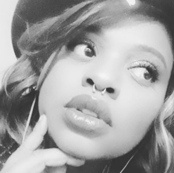 Meet your Posher, Tori - Picture 3 of 11